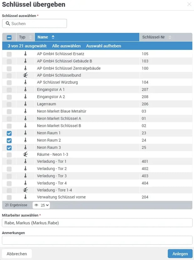 Schluessel_im_Portal_uebergeben_DE_05
