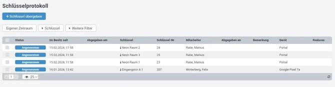 Schluessel_im_Portal_uebergeben_DE_06